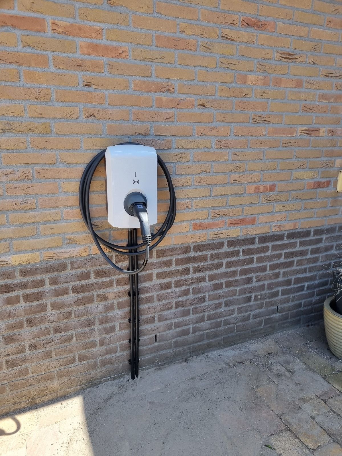 charger5-img-Laadpalen-voor-elektrische-autos-kopen